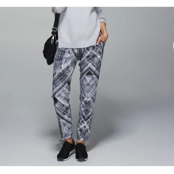 Lululemon Jet Crop *Full-On LuonHeat Wave White BlackSz 4 NWOT - Picture 3 of 10